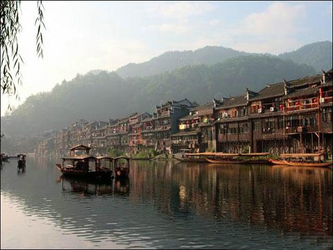 A線(xiàn)：猛洞河、芙蓉鎮(zhèn)、鳳凰、苗寨、張家界五日游